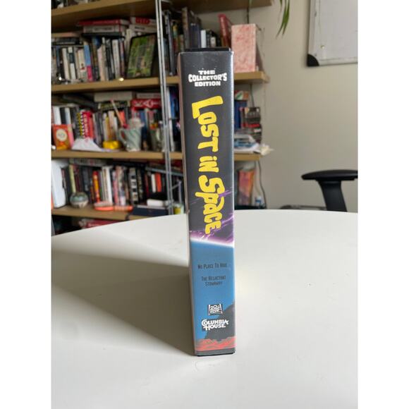 Lost in Space - Ep 1 No Place to Hide/Reluctant Stowaway VHS Collectors Edition - Picture 3 of 5